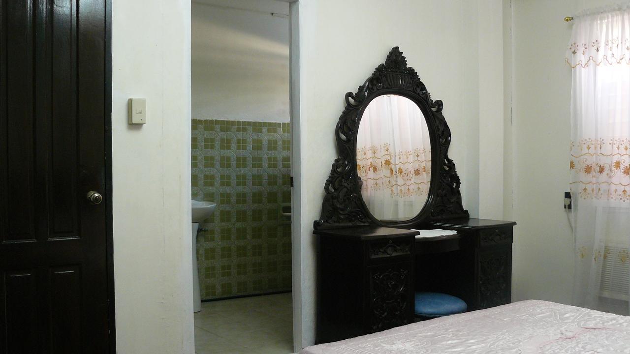 Third & Sean'S Place Легазпи Екстериор снимка
