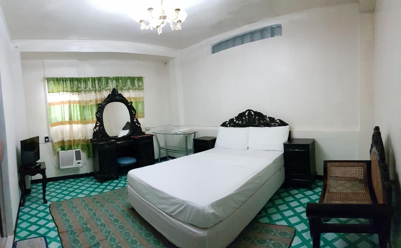 Third & Sean'S Place Легазпи Екстериор снимка